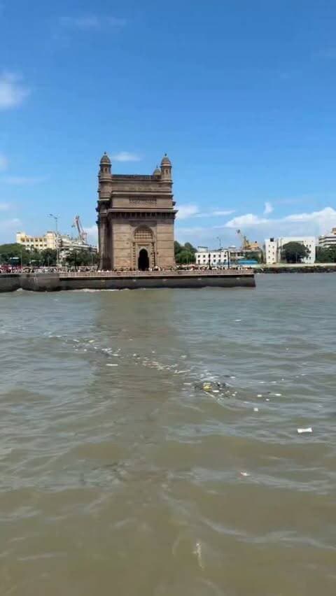 Mumbai Ke Samundar Mein Itni Gandagi