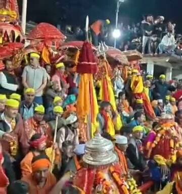 लाटू धामी वाण गांव में नन्दा देवी बड़ी जात।