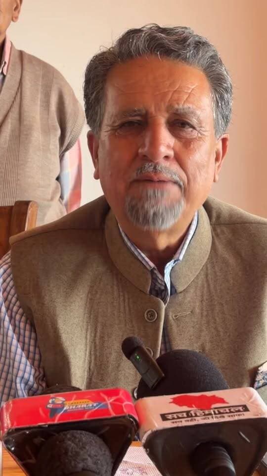 पेंशनर् आत्मा राम बोले सरकार कर रही पेंशनर्स के हीरो में कार्य लेकिन पेंशनर्स कर रहे राजनीति ,विधानसभा के दौरान हुए धरने पर भी उठाए सवाल सुनिए लाइव