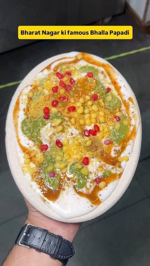 Tag your Bhalla Papadi Gang !!!!
📍Raju Chaat Bhandar, Bharat Nagar
#viralreels #chaat #delhistreetfood #indianstreetfood #ghaziabadfoodie