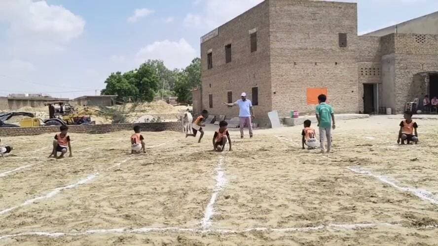 बज्जु में ब्लॉक स्तरीय खेल प्रतियोगिता का आयोजन हुआ