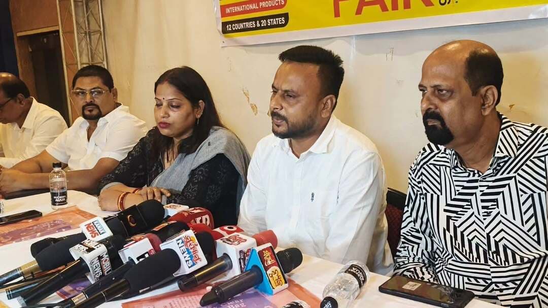 ୧୮ ରୁ କଟକ ଆନ୍ତର୍ଜାତିକ ବାଣିଜ୍ୟମେଳା
୧୦ ଦେଶ ଓ ୨୨ ରାଜ୍ୟର ବ୍ୟବସାୟୀ ଭାଗ ନେବେ
କଟକର ଐତିହାସିକ ବାଲିଯାତ୍ରା ତଳ ପଡ଼ିଆରେ ଚଳିତ ସେପ୍ଟେମ୍ବର ୧୮ ତାରିଖରୁ ଆରମ୍ଭ ହେଉଛି କଟକ-ଆନ୍ତର୍ଜାତିକ ବାଣିଜ୍ୟମେଳା । ଏହା ସେପ୍ଟେମ୍ବର ୨୮ ତାରିଖ ପର୍ଯ୍ୟନ୍ତ ଚାଲିବ ।