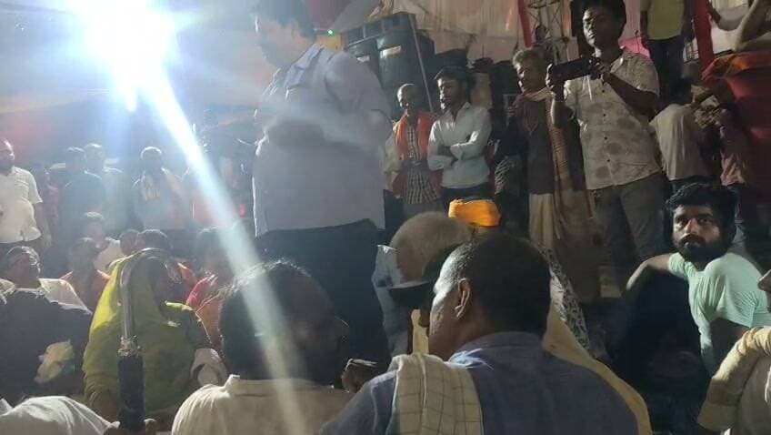 सुरसंड में दुर्गा पूजा समिति को लेकर आम सभा आयोजन
सीतामढ़ी जिला सुरसंड दुर्गा पूजा समिति का नई कमेटी का गठन हुआ सचिव अशोक चौधरी, उप सचिव संगीता झा, अध्यक्ष चंदन दास शोभा दास, उपाध्यक्ष रामस्वार्थ पासवान,कोषाध्यक्ष प्रहलाद कुमार सुमन
Jai durge #Sursand #Durga #Pooja #2026
वीडियो क्रेडिट सन्नी चौधरी