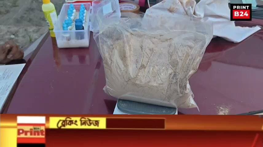 লালগোলায় ১ কেজির বেশি হেরোইনসহ গ্রেপ্তার ৪, বাজেয়াপ্ত স্করপিও ও নগদ টাকা।