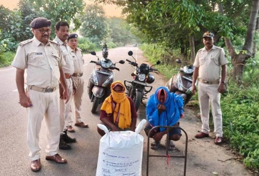 ପୁରୁଣାକଟକ ଥାନା ଲଣ୍ଡ୍ରିଜୋରରୁ ୧୪ କେଜି ୬୫୦ ଗ୍ରାମ ଗଞ୍ଜେଇ ସହ ଦୁଇ ଗିରଫ, ଦୁଇଟି ସ୍କୁଟର ଓ ଗୋଟିଏ ବୁଲେଟ୍ ଜବତ