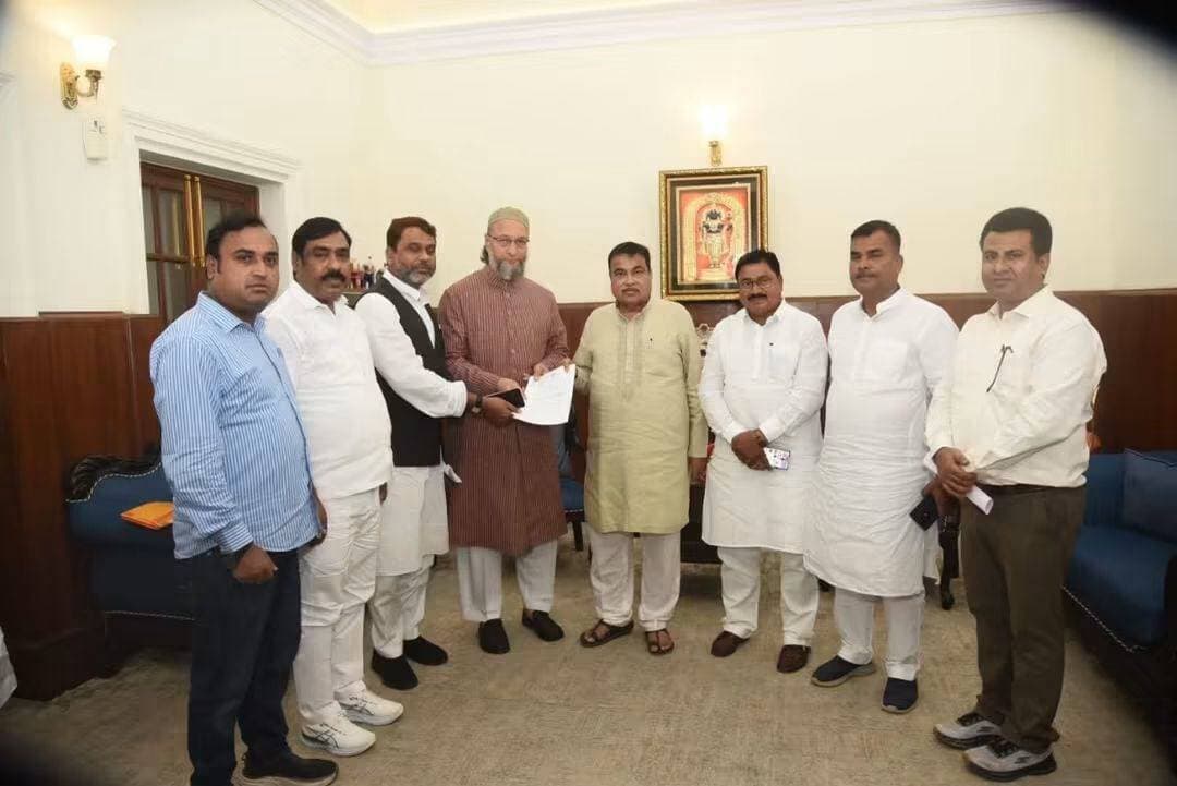 केंद्रीय सड़क परिवहन माननीय मंत्री नितिन गडकरी के दिल्ली आवास पर AIMIM के राष्ट्रीय अध्यक्ष असदुद्दीन ओवैसी साहब के अध्यक्षता में सीमांचल सहित पूरे बिहार के सड़क NH के समस्याओं को लेकर मुलाकात किए