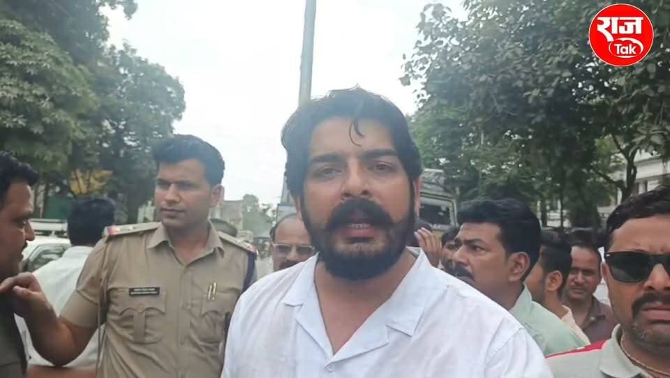 देवेंद्रनगर में NH-39 की बदहाल स्थिति को लेकर नगरवासी लामबंद,बैठक आयोजित कर लिए गए निर्णय
,तीन दिवस पर सड़क का निर्माण नहीं तो होगा चक्काजाम,नगर बंद,एनएच 39 में किया सांकेतिक प्रदर्शन Collector Office Panna Pannapolice Digvijaya Singh Jitu Patwari Umang Singhar CM Madhya Pradesh Sagar Commissioner Ravish Kumar Rajendra Shukla PMO India