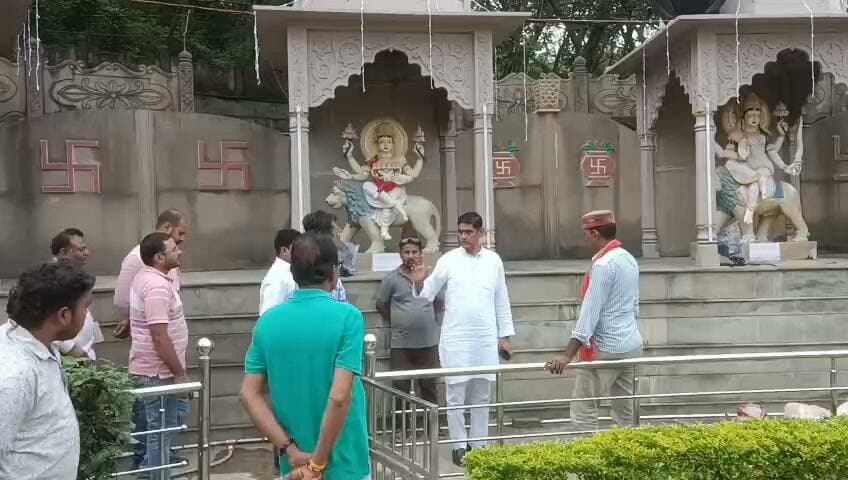 मैहर माता शारदा के प्रांगण सहित समूचे मंदिर परिसर में 17 सितंबर शाम 7:00 बजे से होगा स्वदेशी दीपमाला की रोशनी से रोशन। जिले में चलाए जा रहे सेवा संकल्प अभियान के शुभारंभ अवसर की संध्या पर विश्व प्रसिद्ध शारदा शक्ति धाम में एक लाख 11 हजार मिट्टी के आशीर्वाद स्वरूप दीपक होंगे प्रज्वलित जिले के जनप्रतिनिधि और प्रशासनिक अधिकारियों ने कार्यक्रम स्थलों का निरीक्षण कर व्यवस्थाओं का किया अवलोकन।