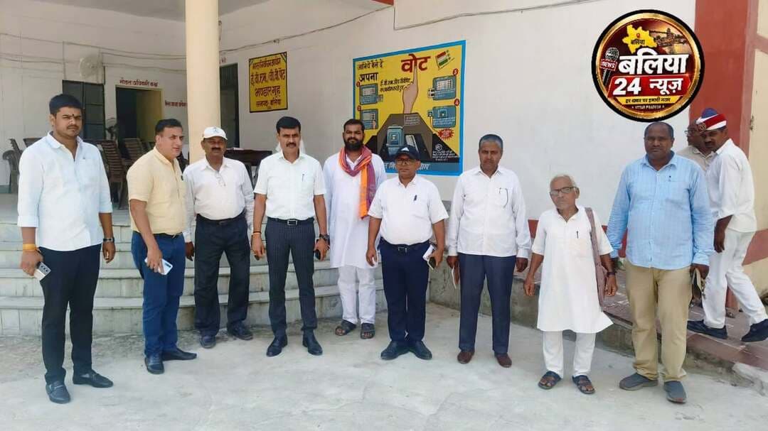 #जिलाधिकारी ने ईवीएम एवं वीवीपैट वेयरहाउस का किया निरीक्षण
#बलिया,16सितंबर। भारत निर्वाचन आयोग के दिशा-निर्देशों के तहत जिलाधिकारी मंगला प्रसाद सिंह ने ईवीएम एवं वीवीपैट वेयरहाउस का निरीक्षण किया।
#उन्होंने जिले के सभी सात विधानसभा क्षेत्रों—357 बेल्थरारोड (अ.जा.), 358 रसड़ा, 359 सिकन्दरपुर, 360 फेफना, 361 बलिया नगर, 362 बांसडीह और 363 बैरिया से संबंधित गोदामों में सुरक्षा एवं प्रबंधन व्यवस्था का जायजा लिया।
#जिलाधिकारी ने संबंधित अधिकारियों से वेयरहाउस की सुरक्षा व्यवस्था की जानकारी लेते हुए निर्देश दिया कि सुरक्षा में किसी भी प्रकार की लापरवाही न हो और सभी व्यवस्थाएं भारत निर्वाचन आयोग के मानकों के अनुरूप सुनिश्चित की जाएं।
#उन्होंने सीसीटीवी नियंत्रण कक्ष का निरीक्षण कर स्क्रीन और रिकॉर्डिंग व्यवस्था की जानकारी ली तथा लॉगबुक का भी अवलोकन किया।
#इस दौरान अपर जिलाधिकारी अनिल कुमार, सीआरओ गुलशन जी, सहायक जिला निर्वाचन अधिकारी अख्तर हसन, मान्यता प्राप्त राजनीतिक दलों के प्रतिनिधि सहित अन्य अधिकारी मौजूद रहे।
#बलिया #जिलाधिकारी #मंगला_प्रसाद_सिंह #EVM #VVPAT #ईवीएम #वीवीपैट #निर्वाचन_आयोग #मतदान #विधानसभा_चुनाव #बलिया_न्यूज़ #सिकन्दरपुर #रसड़ा #बेल्थरारोड #फेफना #बलिया_नगर #बांसडीह #बैरिया #ElectionCommission #BalliaNews