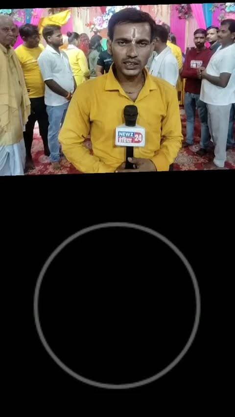 🕉️ काशीपुरी बाबा मंदिर परिसर में गूंज रहा “गणपति बप्पा मोरया”, भक्ति में डूबा रूपऊ गांव
उन्नाव। ग्राम सभा रूपऊ स्थित काशीपुरी बाबा मंदिर के पास इन दिनों गणपति बप्पा की भक्ति का अद्भुत नजारा देखने को मिल रहा है। गणपति महोत्सव के दौरान सुबह-शाम श्रद्धालुओं द्वारा विधि-विधान से आरती, भजन-कीर्तन और पूजा-अर्चना की जा रही है।
गांव के साथ-साथ आसपास के ग्रामों से भी श्रद्धालु पहुंचकर गणपति बप्पा के जयकारों में शामिल हो रहे हैं। आरती के समय पूरा मंदिर परिसर भक्तिमय वातावरण से गूंज उठता है।
ढोल-मंजीरों और भजनों के बीच श्रद्धालु “गणपति बप्पा मोरया” के जयकारे लगाते नजर आते हैं। गणेश महोत्सव ने पूरे क्षेत्र में श्रद्धा, उत्साह और आपसी भाईचारे का माहौल बना दिया है।
📸 फोटो/वीडियो में साफ देखा जा सकता है कि श्रद्धालु किस तरह गणपति बप्पा की भक्ति में लीन हैं।
न्यूज़ इंडिया 24 से जिला संवाददाता ध्रुव लाल साहू की रिपोर्ट