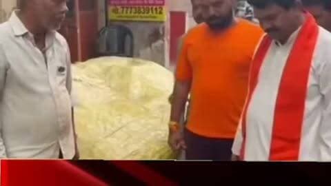 सेवा संकल्प अभियान: सांसद महेंद्र सिंह सोलंकी ने खरीदे मिट्टी के दीये