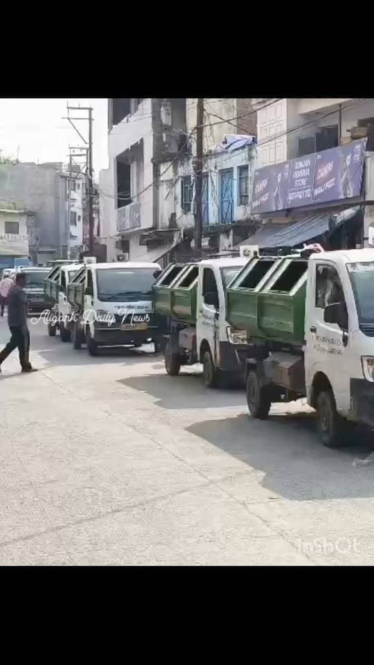 #अलीगढ़ में गरमाया सचिन राघव मारपीट मामला: वाल्मीकि समाज के लोगों ने मुकदमे के विरोध में सिविल लाइन थाने का घेराव कर जोरदार प्रदर्शन किया। समाज के लोगों ने अपमानजनक बयान देने वालों के खिलाफ गिरफ्तारी की मांग उठाई।
#AligarhNews #Aligarh #ValmikiSamaj #SachinRaghav #AligarhPolice