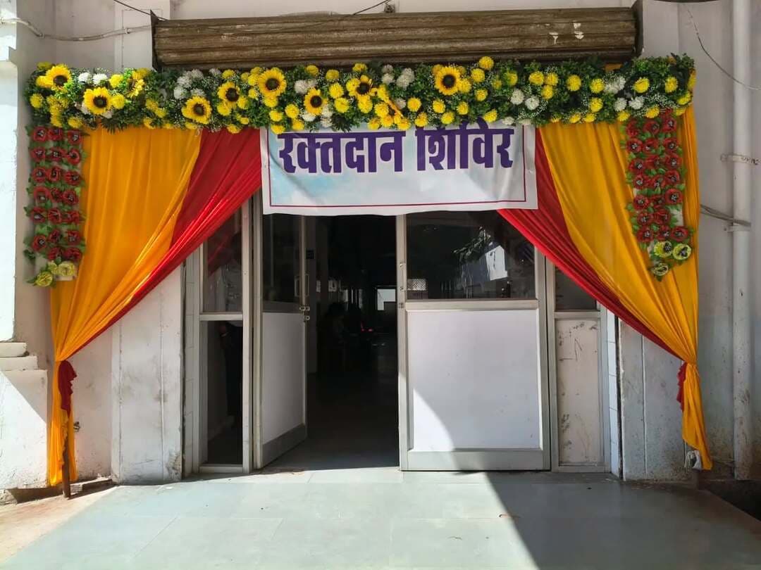 सेवा से संकल्प अभियान 2026 | एक दान, जीवन के लिए 🩸
आपका एक यूनिट रक्तदान किसी की जिंदगी बचा सकता है! आइए, रक्तदान महादान के इस पुण्य कार्य में सहभागिता निभाएं और स्वस्थ समाज के निर्माण में अपना योगदान दें।
📅 दिनांक: 17 सितंबर 2026 (गुरुवार)
📍 स्थान: जिला चिकित्सालय, जिला-छतरपुर (म.प्र.)
#सेवा_संकल्प_अभियान #SevaSankalpAbhiyan #AshirwadKaDiya #chhatarpur