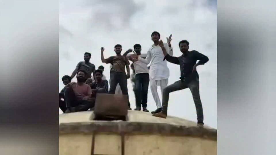 झणकली गांव में पानी की किल्लत से परेशान लोग चढ़े टंकी पर
BJP Rajasthan Swaroop Singh Khara Ravindra Singh Bhati