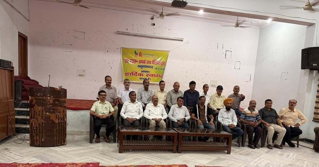 13 सितंबर को जगाधरी के एस डी सीनियर सैकेंडरी स्कूल जिला यमुना नगर की सामाजिक संस्था एक प्रयास आपके साथ ने बारहवीं कक्षा के होनहार लेकिन आर्थिक रूप से कमजोर योग्य विद्यार्थियों को निशुल्क उच्च शिक्षा के लिए आर्थिक व नैतिक संबल देने हेतु एक चयन परीक्षा का आयोजन किया था। उसी दिन पेपर मार्किंग भी की गई ,जिसमें 126 में से 15 बच्चे मैरिट में रहे। जिनके नाम हैं, प्रताप नगर से रजनी व सिया, पुरानी सब्जी मंडी स्कूल से मधु, काजल व निधि, एस डी स्कूल से गणेश, अटावा स्कूल से संध्या। जगाधरी गर्ल्स स्कूल से इशिका ,मॉडल कॉलौनी से अंजलि, वर्कशॉप स्कूल से ऋधि सरावां से सिमरन, बूड़िया स्कूल से हर्ष ,देवधर से दृष्टि, टोपरा कलां से खुशबू और मॉडल टाउन से रुहानी ।अब इन 15 बच्चों का इंटरव्यू 20 सितंबर दिन रविवार को सुबह 10-30 बजे एस डी सीनियर सैकेंडरी स्कूल जगाधरी में पाँच प्रिंसिपल सदस्यों के सान्निध्य में होगा। संरक्षक शीश पाल चौहान ,अध्यक्ष आर एस शर्मा एवम् महासचिव कुंदन कालड़ा ने संयुक्त बयान में बताया कि साक्षात्कार से बच्चों का बौद्धिक स्तर , सामान्य ज्ञान, शिक्षा में अभिरुचि, अभिदृष्टि ,
लक्ष्यबोध ,प्रस्तुतिकरण ,नैतिकता आदि का आकलन किया जाएगा ।इस बार परीक्षा स्तर बहुत अच्छा रहा ।बच्चों में चयन प्रतिस्पर्धा ,शिक्षा में रुचि और लक्ष्यपूर्ति भाव बढ़ रहा है । संस्था बच्चों के प्रयास से सोत्साह शिष्यहिताय जी -जान से तत्पर है ।इस अवसर पर बच्चों को पुस्तकें , स्टेशनरी आदि खरीदने के लिए गत वर्षों की तरह कुछ प्रोत्साहन राशि प्रदान की जाएगी ताकि वे पढ़ाई में शिक्षा सम्बन्धी अपनी ज़रूरतों को पूरा कर सकें ।बच्चों को आने -जाने का किराया भी दिया जाएगा।इंटरव्यू कमेटी में शीश पाल चौहान , आर एस शर्मा ,कुंदन कालड़ा , सुशील गुलाटी , अनूप कोठियाल एवम् कैशियर अच्छर सिंह उपस्थित रहेंगे ।