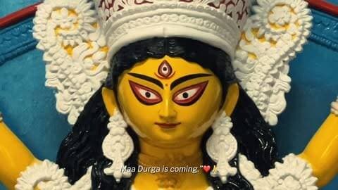 “मिट्टी से मूर्ति तक… और मूर्ति से माँ तक। 🙏✨
Kumartuli, Kolkata.”
Follow @iujjwalmishraa for more.
#kumartuli #kolkata #durgapuja #durgamaa #navratri