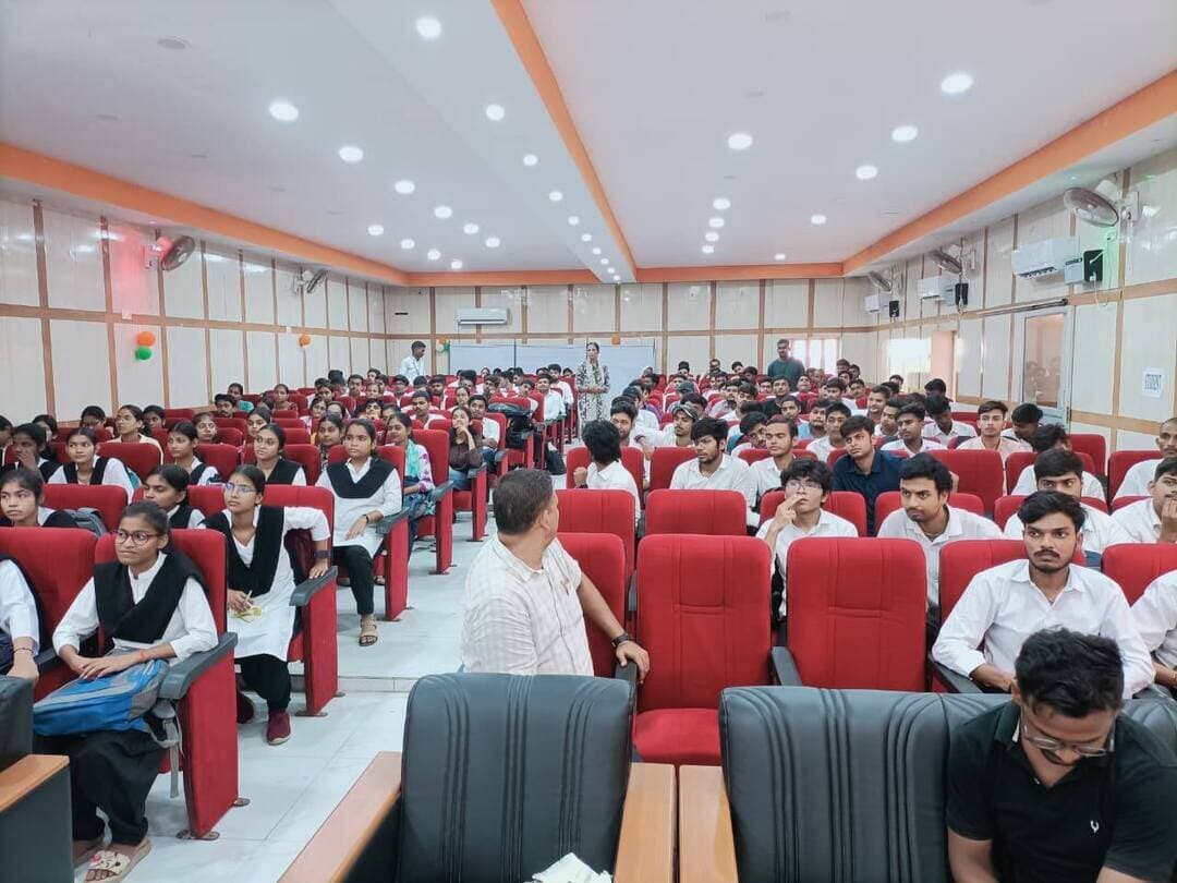 तकनीकी हुनर से करियर की उड़ान, BCA-BBA छात्रों को Full Stack और Business Analytics का प्रशिक्षण ..
खबर कमेंट बॉक्स में