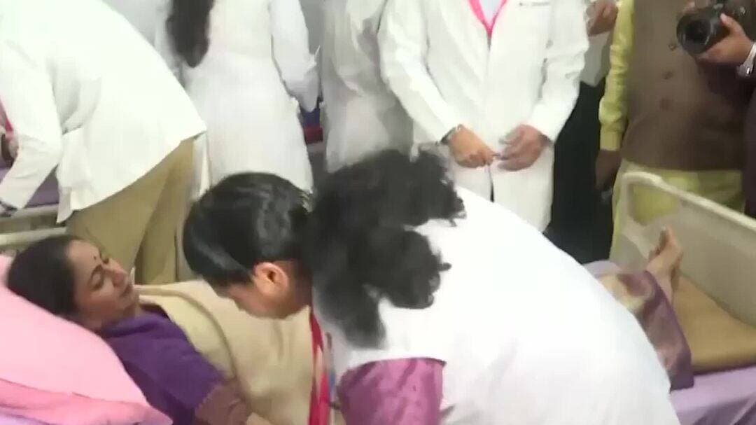 पीएम मोदी के जन्मदिन पर रक्तदान शिविर का हुआ आयोजन, CM रेखा गुप्ता ने किया रक्तदान