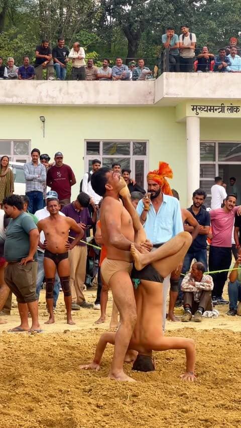 A beautiful glimpse of the Nalwar Mela, a vibrant local fair that has been celebrated for years in hardgalu, near Narla, between Jogindernagar and Mandi, Himachal Pradesh. ✨
From the lively atmosphere to the beautiful surroundings, this mela was truly a wonderful experience filled with colours, culture, and unforgettable moments. ❤️🏔️
A little piece of Himachal’s tradition, captured beautifully. 🌿✨
.
.
#minivlog #himachaltourism #explorereels #jogindernagar #2026