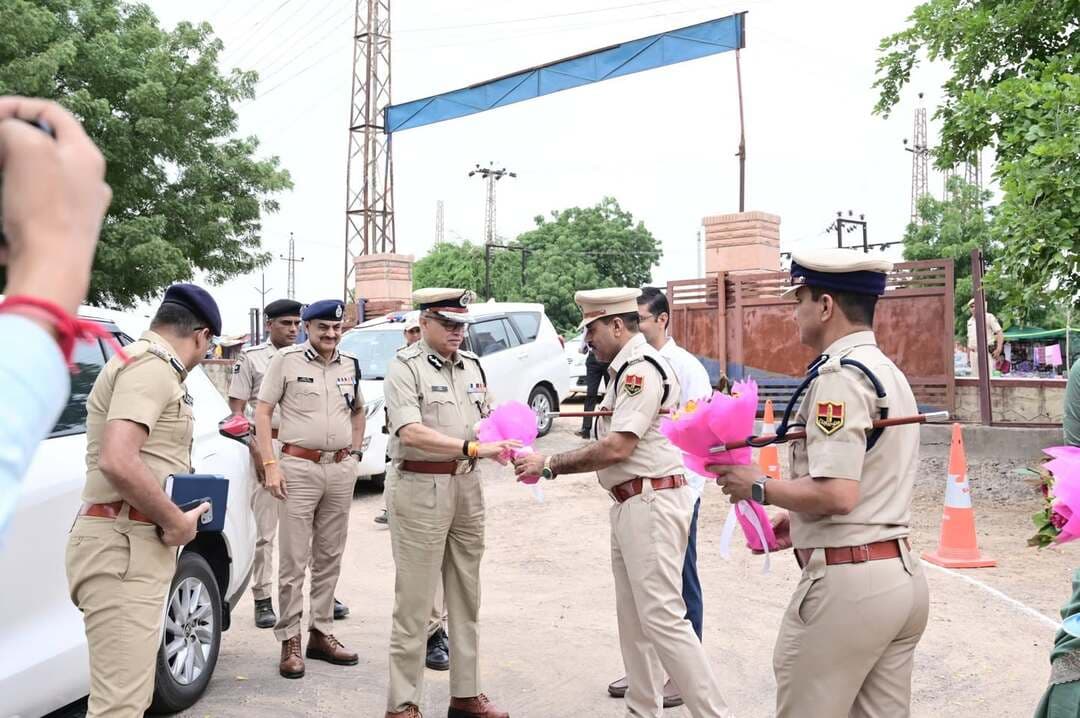 बालोतरा पुलिस महानिदेशक राजस्थान ने किया बालोतरा जिले का दौरा
पुलिस थाना सिणधरी का निरीक्षण कर पुलिसकर्मियों से किया संवाद।
कानून व्यवस्था जनसंपर्क एवं बीट व्यवस्था को और अधिक प्रभावी बनाने के दिए निर्देश।
Barmer Police Balotra Police Rajasthan Police Jaipur Police Jodhpur Police