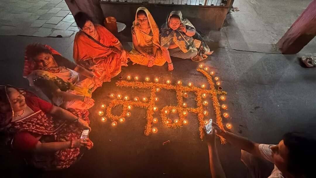 प्रधानमंत्री श्री नरेन्द्र मोदी के जन्मदिवस पर सेवा-संकल्प अभियान के अंतर्गत भगवान श्री परशुराम जन्मस्थली जानापाव में ‘आशीर्वाद का दीया’ कार्यक्रम आयोजित कर सामूहिक दीप प्रज्ज्वलन किया गया।
#JansamparkMP #indore #इंदौर #सेवा_संकल्प_अभियान #SevaSankalpAbhiyan #AshirwadKaDiya #Janapav
#AshirwadKaDiya
Jansampark Madhya Pradesh
CM Madhya Pradesh
JDjansampark Indore