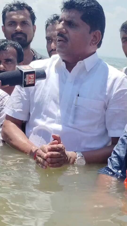 माजलगाव धरणात जल समाधी आंदोलन.. नितीन दादा नाईकनवरे Live