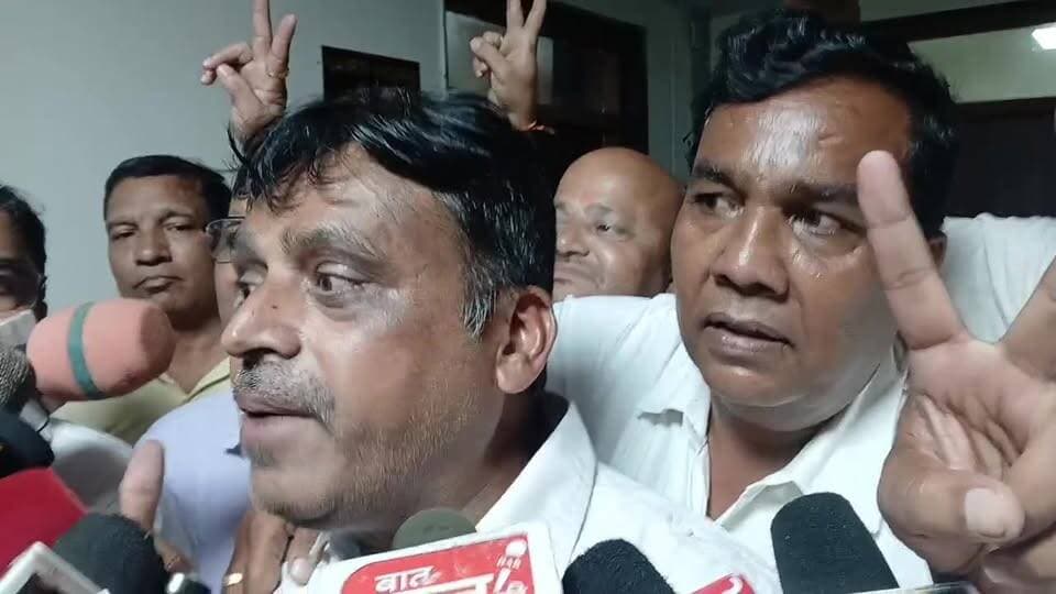 मेयर पद पर किरण गढ़वाल का पर्चा नहीं हुआ खारिज...📌 21 सितंबर को होगा मेयर का चुनाव।
#marudharatoday #नगरीय_निकाय_चुनाव_2026 #मरूधरा_टूडे #अजमेर_नगर_निगम #NewsUpdate #LatestNews #ajmerbreaking