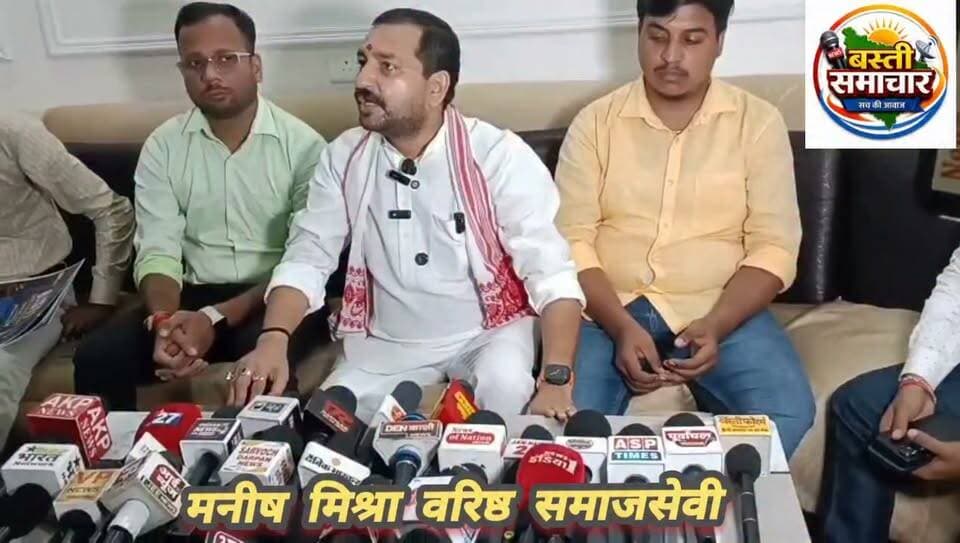 किसानों के लिए मनीष मिश्रा की बड़ी पहल, दशहरे पर 10 ट्रैक्टर खरीदने की घोषणा
निःशुल्क जुताई की सुविधा से किसानों को मिलेगी राहत, वैज्ञानिक खेती को बढ़ावा देने पर दिया जोर
बस्ती। प्रधानमंत्री नरेंद्र मोदी के जन्मदिन के अवसर पर जनपद के वरिष्ठ समाजसेवी मनीष मिश्रा ने किसानों के हित में बड़ी पहल की घोषणा की। उन्होंने कहा कि दशहरे के अवसर पर किसानों के लिए 10 ट्रैक्टर खरीदे जाएंगे, जिनके माध्यम से जरूरतमंद किसानों के खेतों की निःशुल्क जुताई कराई जाएगी। इस पहल का उद्देश्य किसानों की खेती की लागत कम करने के साथ उन्हें कृषि कार्यों में सहयोग प्रदान करना है।
मनीष मिश्रा ने कहा कि किसानों की समृद्धि से ही गांव और जनपद का विकास संभव है। किसानों को परंपरागत खेती के साथ वैज्ञानिक एवं आधुनिक कृषि तकनीकों को अपनाने के लिए आगे आना चाहिए। वैज्ञानिक खेती से उत्पादन बढ़ाने के साथ किसानों की आय में भी वृद्धि की संभावनाएं बढ़ेंगी।
उन्होंने कहा कि समाजसेवा का उद्देश्य किसी जाति, वर्ग या समुदाय तक सीमित नहीं होना चाहिए। बस्ती जनपद में जात-पात की राजनीति का कोई स्थान नहीं रहना चाहिए। जो व्यक्ति जनता और क्षेत्र के विकास के लिए ईमानदारी से कार्य करेगा, जनता उसके साथ खड़ी होगी।
उन्होंने कहा कि किसानों, युवाओं, महिलाओं और आम नागरिकों के हित में निरंतर काम करने की जरूरत है। समाज के सभी वर्गों को साथ लेकर विकास की नई दिशा तय करना ही उनकी प्राथमिकता है। किसानों के लिए 10 ट्रैक्टर उपलब्ध कराने की घोषणा को उन्होंने सेवा और सामाजिक जिम्मेदारी की दिशा में एक कदम बताया।