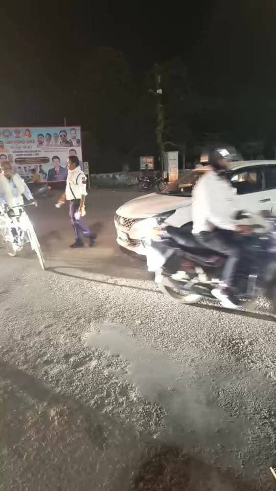 Live: छतरपुर के आकाशवाणी तिराहे पर सिग्नल को लेकर ट्रैफिक पुलिस की बड़ी कार्यवाही