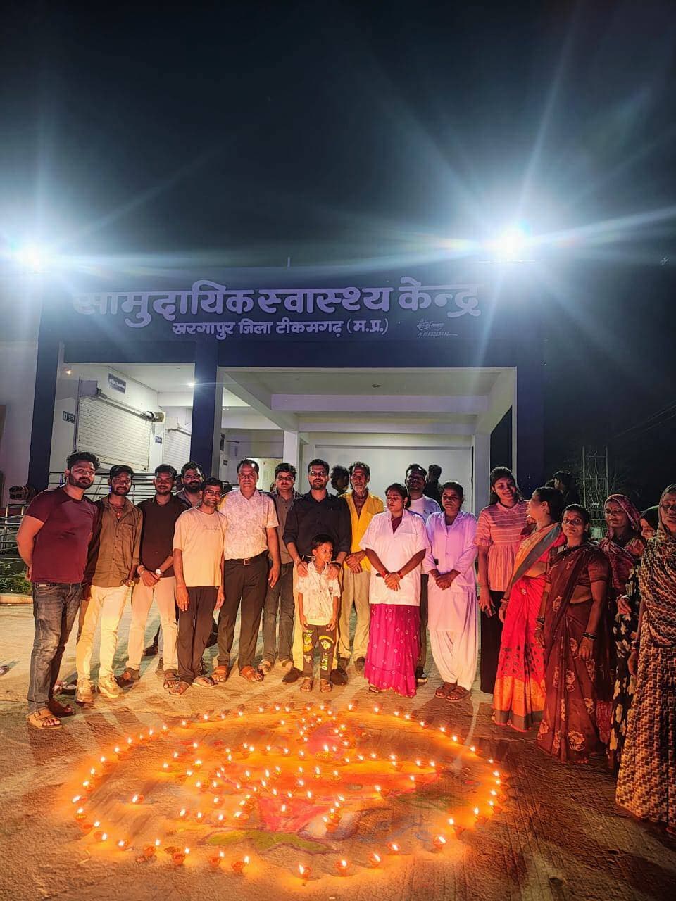 सेवा से संकल्प अभियान अंतर्गत आशीर्वाद का दीया समारोह सामुदायिक स्वास्थ्य केंद्र खरगापुर ब्लॉक बल्देवगढ़ में उत्साहपूर्वक बनाया गया।
#SevaSankalpAbhiyan
#सेवा_संकल्प_अभियान
#AshirwadKaDiya
#JansamparkMP
#tikamgarh