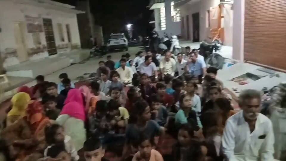 विशाला गांव के ग्रामीणों ने 101 दीपक लगाकर मनाया प्रधानमंत्री मोदी का जन्मदिन
BJP Rajasthan Narendra Modi Bhajanlal Sharma Dr Priyanka Chaudhary Swaroop Singh Khara K.K. Vishnoi Amit Shah