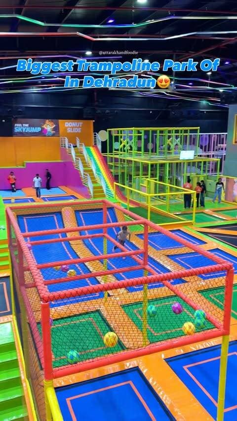 Biggest Trampoline Park Of Dehradun😍
Comment for location..
#dehradun #trampolinepark #dehraduncity #dehradoon #uttarakhand