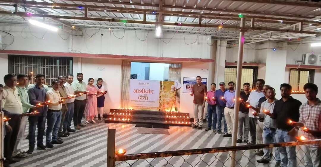 🪔 सेवा संकल्प अभियान 🪔
दिनांक 17 सितम्बर से 17 अक्टूबर 2026 तक जिले के सभी स्वास्थ्य संस्थानों में “सेवा संकल्प अभियान” के अंतर्गत दीप प्रज्वलित कर अभियान का शुभारंभ किया गया।
इस अवसर पर स्वास्थ्य विभाग के अधिकारी-कर्मचारियों ने जनसेवा, बेहतर स्वास्थ्य सेवाएं एवं कर्तव्यनिष्ठा के प्रति अपने सेवा संकल्प को दोहराया। 🪔✨
@dpr.chhattisgarh @chhattisgarhcmo
@narendramodi @
#सेवा_संकल्प_अभियान #स्वास्थ्य_विभाग #जनसेवा #स्वास्थ्य_सेवा #GPM