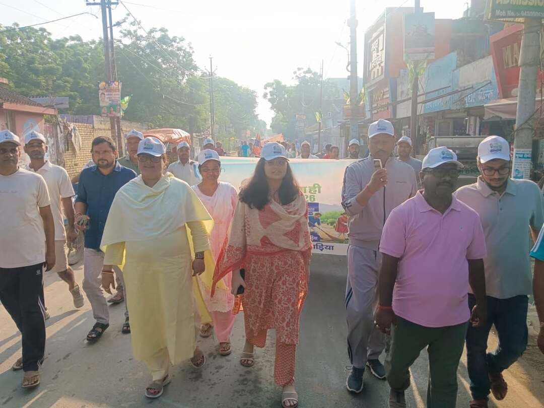 स्वच्छ भारत मिशन ( ग्रामीण) / लोहिया स्वच्छ बिहार अभियान के तहत स्वच्छता ही सेवा अभियान - 2026 का शुभारंभ माननीय विधायक (बबलू मंडल),अध्यक्ष, जिला परिषद खगड़िया एवं उप विकास आयुक्त, खगड़िया के द्वारा सफ़ाई अभियान में झाड़ू लगाकर श्रमदान किया गया। साथ ही स्वच्छता रैली को हरी झंडी दिखाकर रवाना किया गया एवम् रैली में भाग लिया गया।जीविका दीदी के द्वारा रंगोली भी बनाया गया।
'स्वच्छता में सहभाग ; स्वच्छ भारत, विकसित भारत' के संकल्प के साथ स्वच्छता के प्रति जागरूकता एवं जनभागीदारी का संदेश दिया गया।
इस अवसर पर सिविल सर्जन खगड़िया, अपर समाहर्ता,निदेशक DRDA खगड़िया, जिला शिक्षा पदाधिकारी, सांख्यिकी पदाधिकारी, DPM जीविका, स्वच्छता पदाधिकारी, नगर परिषद, जिला समन्वयक, जिला सलाहकार MLE & MIS, विद्यालय के बच्चें,ANM, प्रखंड समन्वयक, स्वच्छता पर्यवेक्षक एवं स्वच्छता कर्मी एवं अन्य उपस्थित रहे।