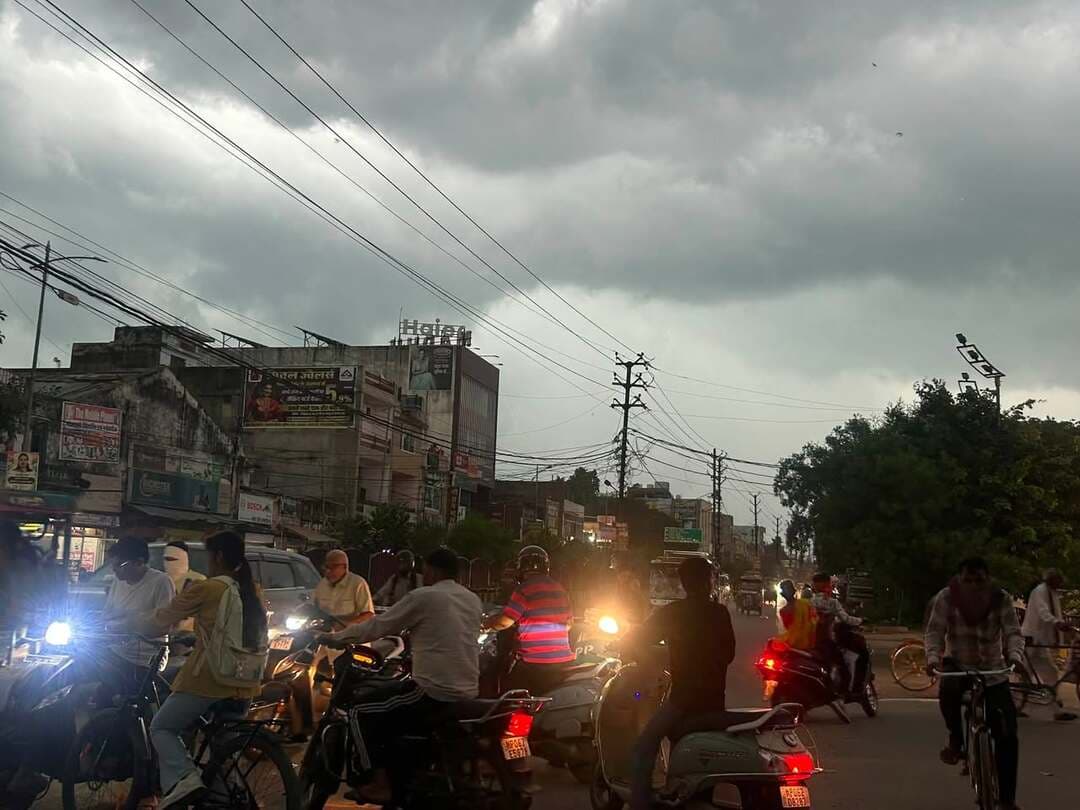 आज कुछ यू रहा मुरैना का मौसम 🌧️⛈️