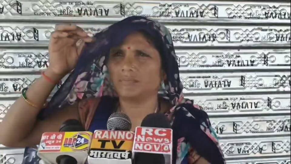 बारा में दो पक्षों में मारपीट, पीड़ित ने गांव के लोगों के साथ थाना प्रभारी पर लगाया गंभीर आरोप,जांच की मांग..!
#prayagrajnews #CMYogiAdityanath