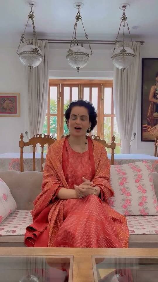 आदरणीय प्रधानमंत्री श्री नरेन्द्र मोदी जी को जन्मदिवस की हार्दिक शुभकामनाएं। 🇮🇳🙏
आपका 25 वर्षों का सार्वजनिक जीवन राष्ट्रसेवा, समर्पण और जनकल्याण के प्रति प्रतिबद्धता का प्रेरणादायी अध्याय है। ईश्वर से आपके उत्तम स्वास्थ्य, दीर्घायु एवं निरंतर राष्ट्रसेवा के लिए शक्ति की प्रार्थना करती हूँ।
आपके नेतृत्व में विकसित और आत्मनिर्भर भारत के संकल्प को नई ऊर्जा मिलती रहे।
जन्मदिवस की हार्दिक शुभकामनाएं, मोदी जी! 🇮🇳🪔
#HappyBdayPMModi
#SevaSankalpAbhiyan
#AshirwadKaDiya
#ViksitBharat