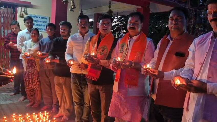 चम्पावत जनपद के प्रसिद्ध मां बाराही धाम देवीधुरा में ‘आशीर्वाद का दीया’ ...