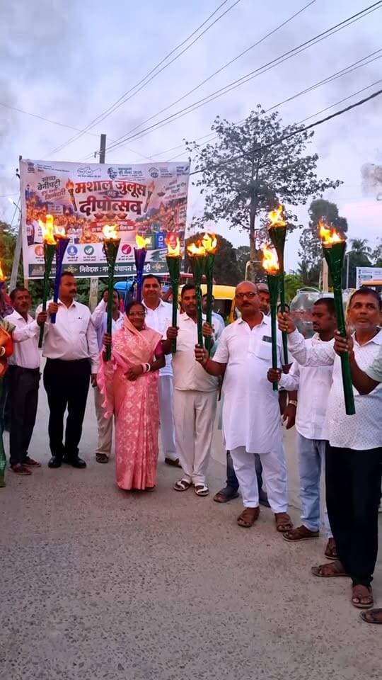 आशीर्वाद का दीया कार्यक्रम से पहले नगर पंचायत बेनीपट्टी ने निकाला मशाल जुलुस