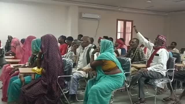 चित्रकूट: आपदा पीड़ितों के मुआवजे और राहत कार्य को लेकर मऊ में समीक्षा बैठक
बाढ़ और बारिश से हुए नुकसान का हो सटीक आकलन, लापरवाही पर मिलेगी सजा: मिठाई लाल निषाद
#dainiknewssach #viralvideo #trendingreels #facebook #trending