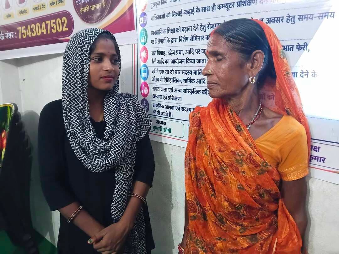 MRGVS संस्थान प्रधान कार्यालय-गम्हरिया,बैजनाथपुर, सहरसा में आज बिश्वकर्मा पूजा के अवसर पर हमारें भगवान श्रीमती माता रुकमणी देवी नें पहुंची और पूजा-पाठ किए..तभी अचानक सोनवर्षा राज थाना क्षेत्र के खजुराहा पंचायत के पंचायत कोडिनेटर वन्दना कुमारी भी कार्यालय पहुंची और हमारें भगवान माता से आर्शिवाद ली...धन्यवाद