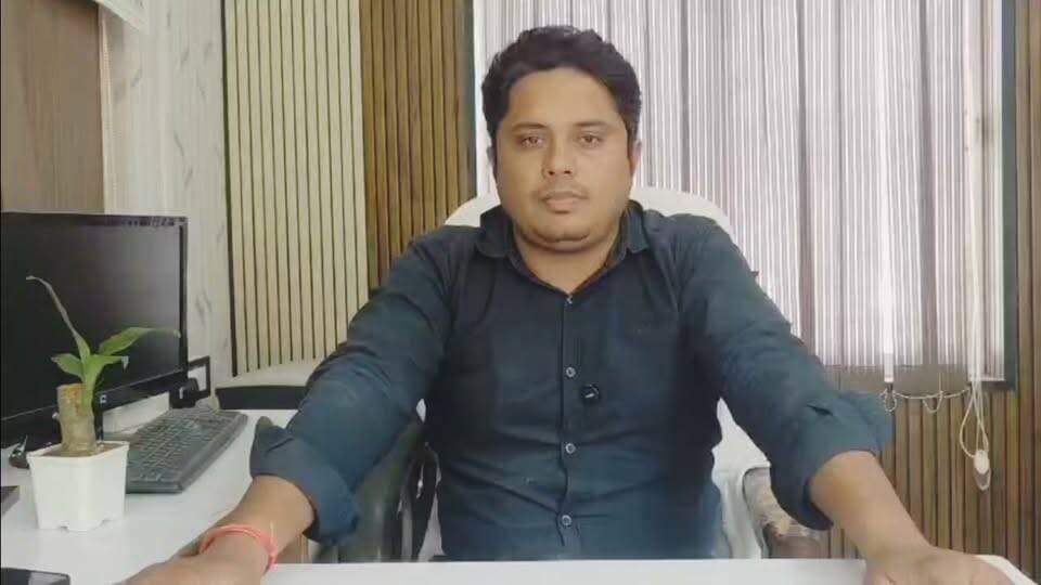 बाँदा..... Dr विनीत ने पत्रकारों व नेताओं पर लगाया रुपए मांगने का आरोप,,, dr विनीत को सबूत पेश करने का ओपन चैलेंज, 5 साल की मासूम को न्याय मिलने तक जारी रहेगी जंग। दलित बच्ची के न्याय दिलाने के लिए नदारद तमाम दलित संगठन। बाँदा की जनता अब नहीं बर्दास्त करेंगी ठगी का कारोबार।
#banda #bandanews #doctor #viralpost #UPGovernment
Banda Roundup Banda Ki Chugli Brajesh Pathak