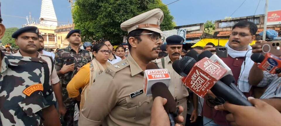कैमूर SP शिखर चौधरी पहुंचे रामगढ़,SP के आश्वासन के बाद परिजन माने और दुर्गा चौक को खाली किया।SP कैमूर ने मीडिया को जानकारी दी क्या बात हुई..
