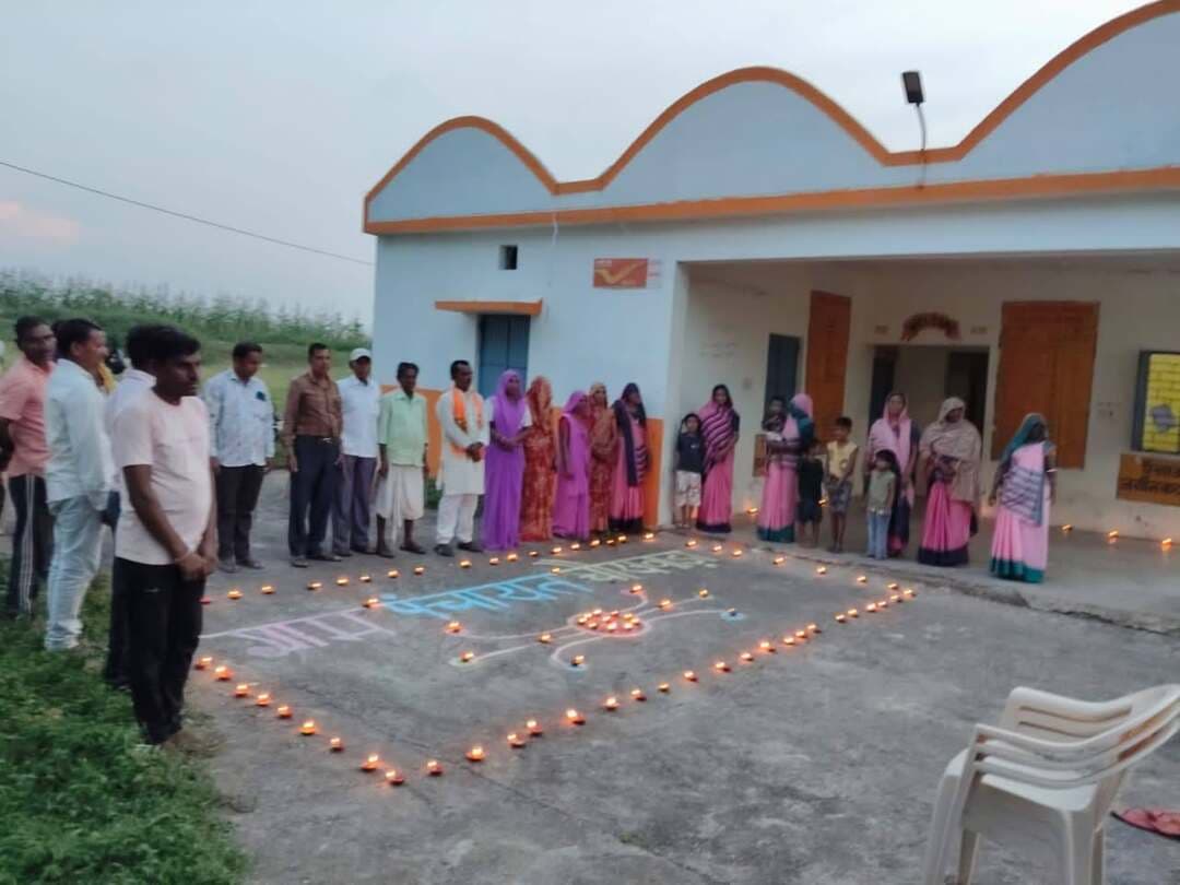 🪔 #सेवा_संकल्प_अभियान
‘आशीर्वाद का दीया’ से जगमगाया ग्राम पंचायत चोखवाड़ा ✨
सेवा-संकल्प अभियान अंतर्गत ग्राम पंचायत चोखवाड़ा में ग्रामीणों ने उत्साहपूर्वक दीप प्रज्वलित कर ‘आशीर्वाद का दीया’ कार्यक्रम में सहभागिता की।
Jansampark Madhya Pradesh CM Madhya Pradesh Indore Commissioner General Administration Department, MP #Jhabua #JansamparkMP #SevaSankalpAbhiyan #AshirwadKaDiya