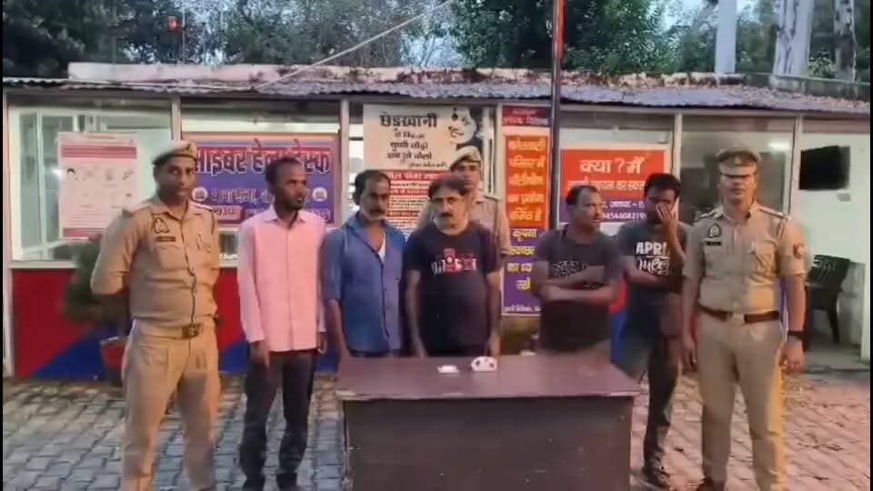 जुंआ खेलते 5 लोग गिरफ्तार 10000 650 रुपए बरामद थाना रोजा जनपद शाहजहांपुर उत्तर प्रदेश