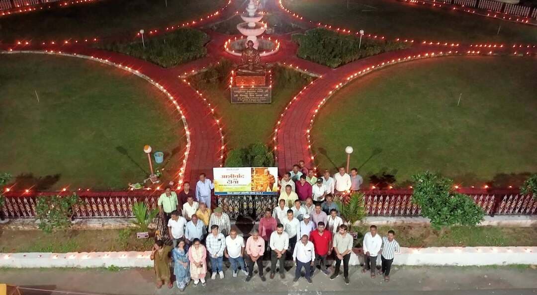 सेवा संकल्प अभियान: सेवा, सुशासन और राष्ट्रनिर्माण के संकल्प से जगमगाया जांजगीर-चांपा
कलेक्टोरेट सहित शासकीय कार्यालयों और सार्वजनिक स्थलों पर हुआ दीप प्रज्ज्वलन
#सेवा_संकल्प_अभियान #आशीर्वाद_का_दीया #AshirwadKaDiya #SevaSankalpAbhiyan #SevaSankalp #JanSeva #JanBhagidari #ViksitChhattisgarh #SevaSeVikas
#CGkeAshirwadkaDiya
#sevasankalpabhiyan
#modiat25
#vishnubhaiya
CMO Chhattisgarh DPR Chhattisgarh Vishnu Deo Sai