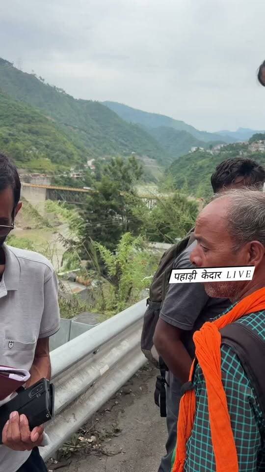 केदारनाथ धाम आने वाले तीर्थ यात्रियों से लूट, बस संचालक वसूल रहे मनमाना किराया!! तीर्थ यात्रियों ने उठाई आवाज!!
घटना जवाडी बाईपास रूद्रप्रयाग की बताई जा रही है।।