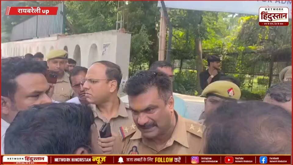 रायबरेली में सड़क पर भिड़े सपा जिलाध्यक्ष और थानेदार!
चूड़ी पहनाने की धमकी से शुरू हुई बहस पहुंची “औकात” तक, वीडियो सोशल मीडिया पर वायरल। मामला सपा और ABVP कार्यकर्ता के बीच हुए विवाद से जुड़ा बताया जा रहा है...