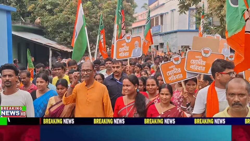 প্রধানমন্ত্রী নরেন্দ্র মোদির জন্মদিন উপলক্ষে ময়ূরেশ্বরে অন্নপূর্ণা ভান্ডার মায়েদের বর্ণাঢ্য শোভাযাত্রা, মিছিলে পা মেলালেন রাজ্যের কৃষিমন্ত্রী দুধকুমার মন্ডল।