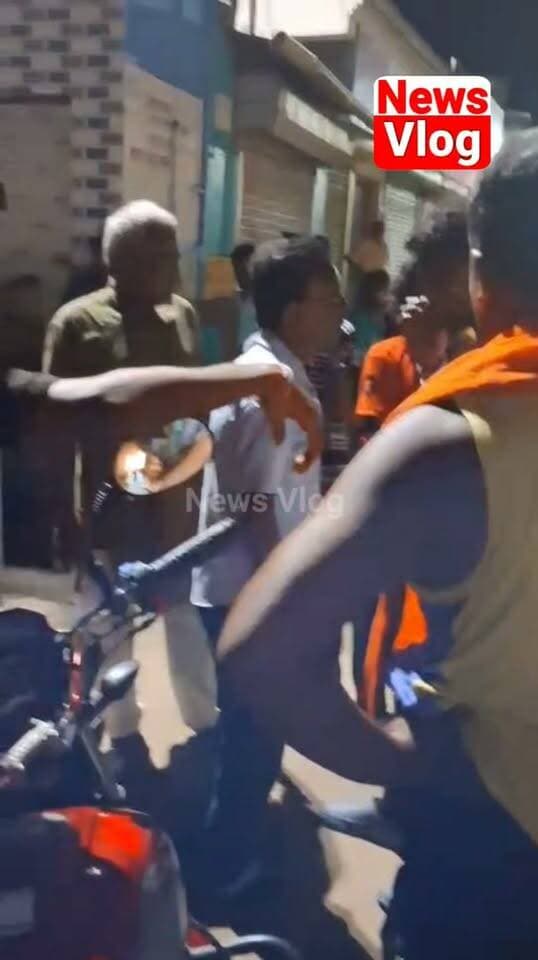 হুগলির জাঙ্গিপাড়ায় তৃণমূল পঞ্চায়েত উপ প্রধান কে ঘিরে বিক্ষোভ সাধারণ মানুষের !
#newsvlog